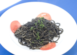 イカ墨のスパゲッティ