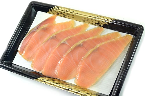 鮭の生ハムハーブオイル仕上げ
